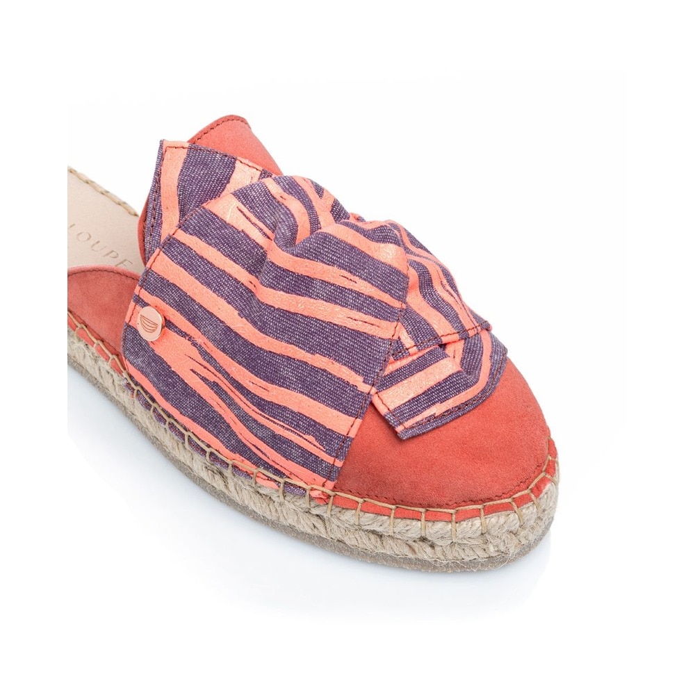 Mule de mulher Cantaloupe em camurça coral e laço em tecido de algodão roxo com estampado zebra com brilho subtil. Coral-4