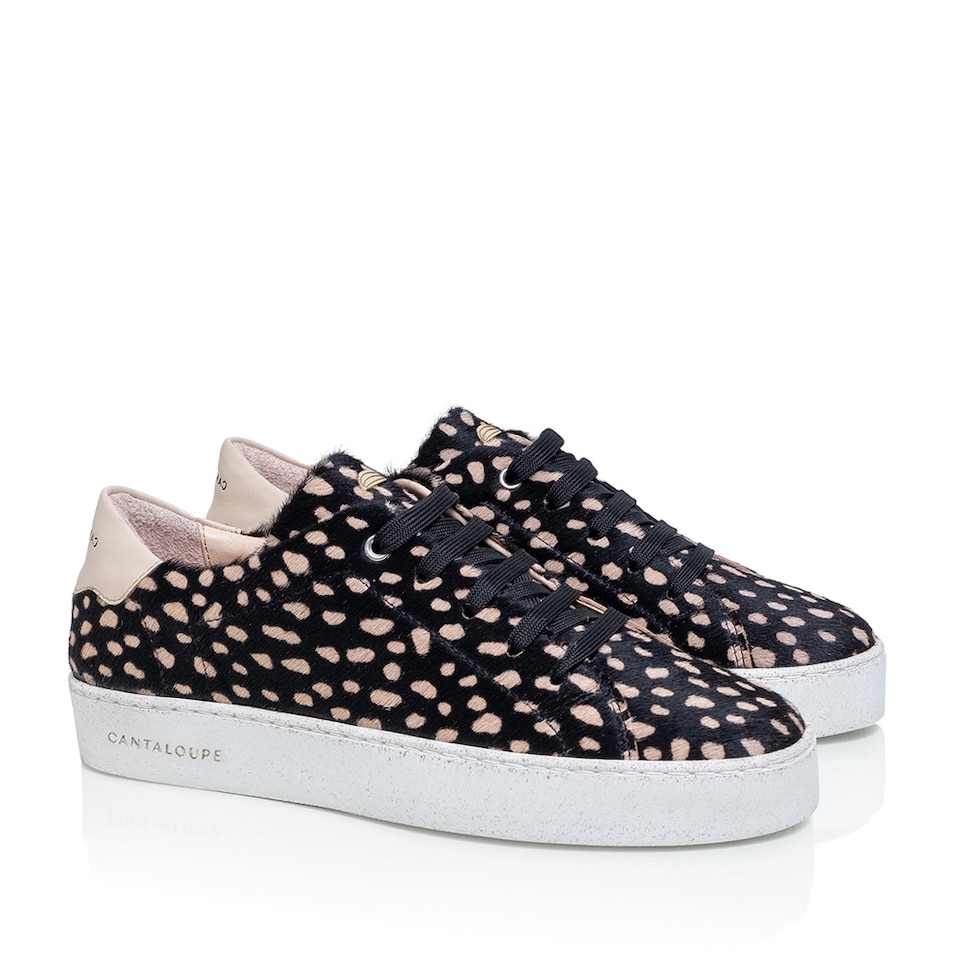 Sneaker de mulher Cantaloupe em pele com pelo criando apontamentos na cor bege numa base de cor preta Preto-2