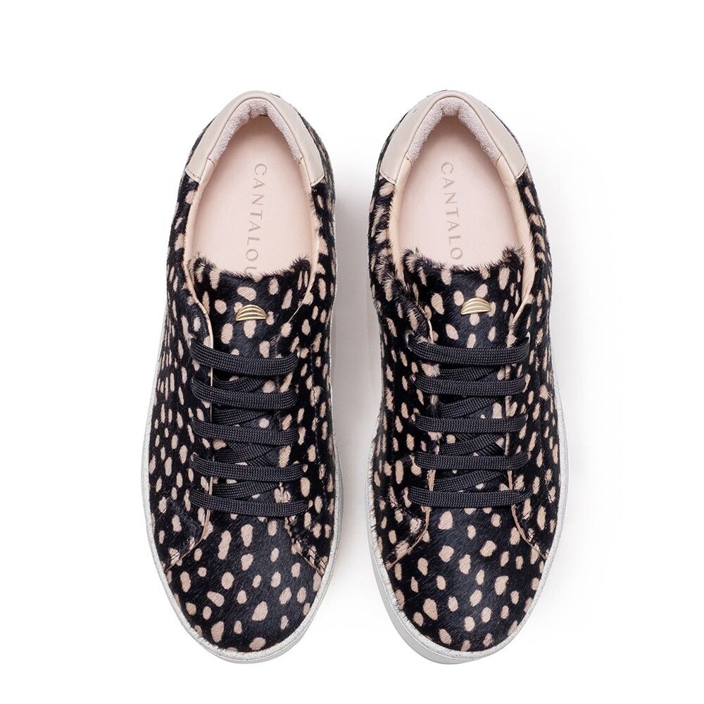 Sneaker de mulher Cantaloupe em pele com pelo criando apontamentos na cor bege numa base de cor preta Preto-3