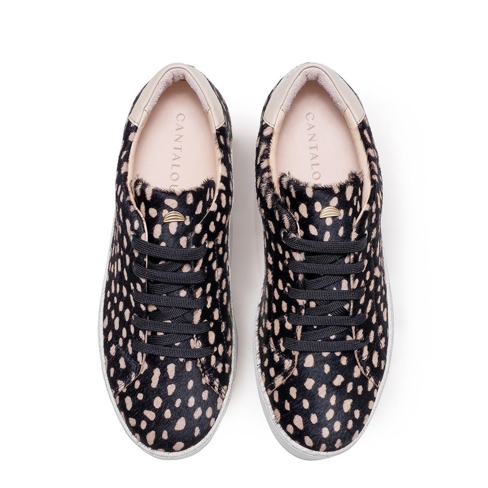 Sneaker de mulher Cantaloupe em pele com pelo criando apontamentos na cor bege numa base de cor preta Preto-3