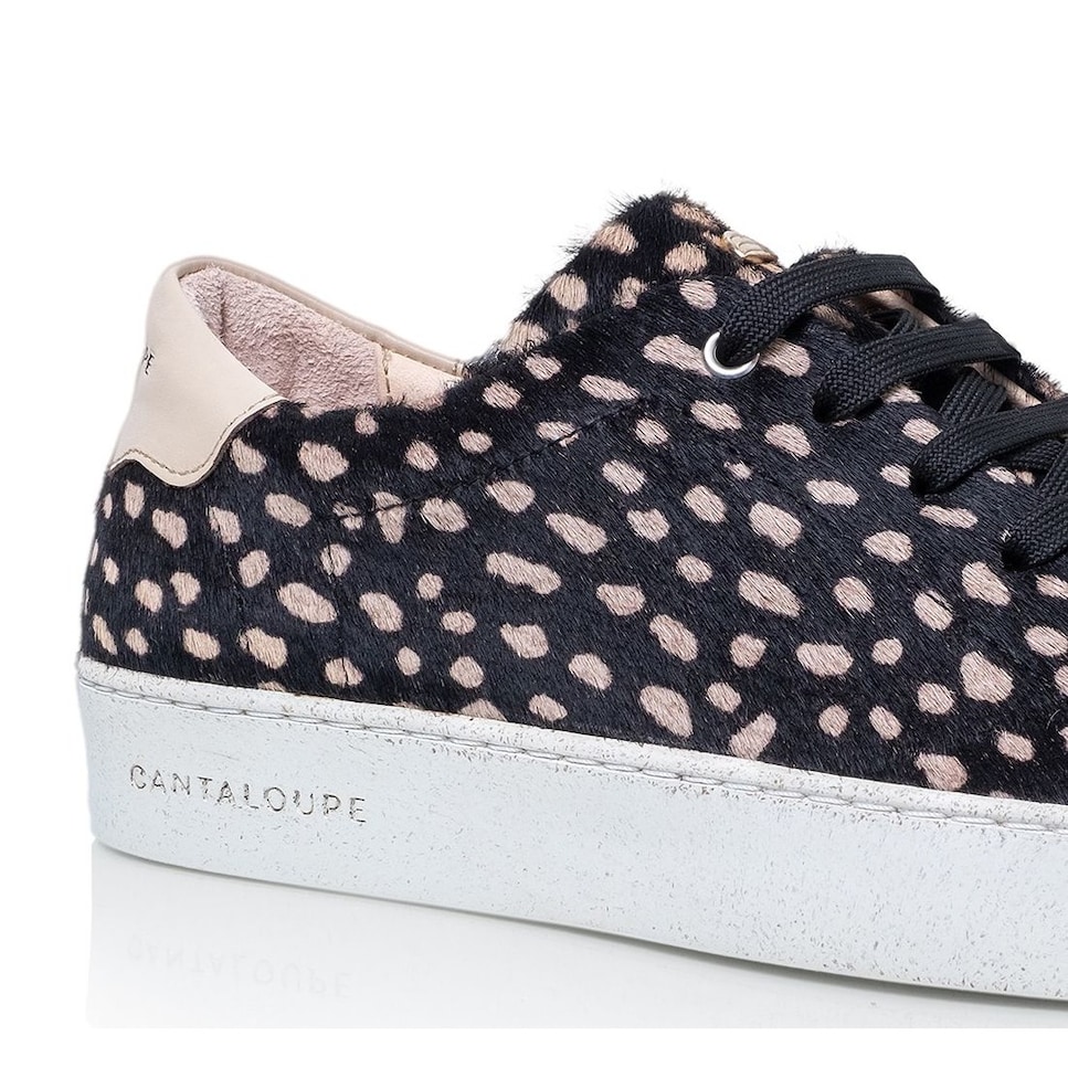 Sneaker de mulher Cantaloupe em pele com pelo criando apontamentos na cor bege numa base de cor preta Preto-4