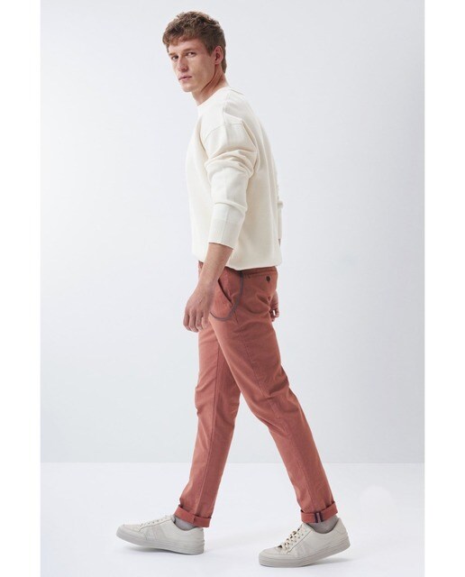 Chino de hombre slim en color salmón · Salsa · El Corte Inglés