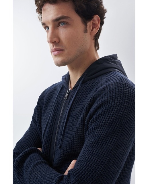 Chaqueta de punto de hombre en color azul marino con capucha · Salsa · El  Corte Inglés