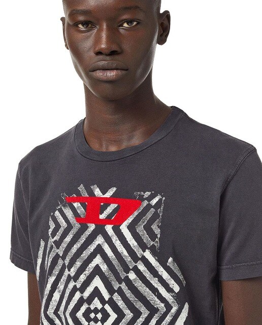 Camiseta de hombre en gris con dibujo frontal · Diesel · El Corte Inglés
