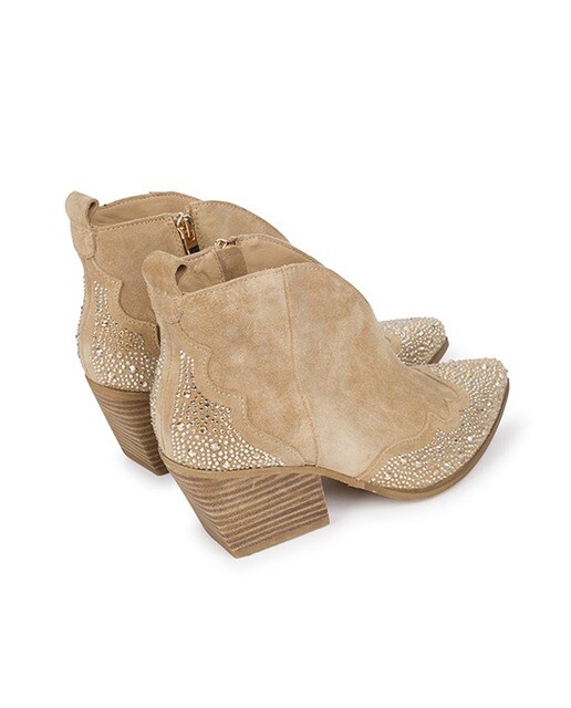 Botines de mujer Alma en Pena estilo cowboy en piel con pedrería en la
