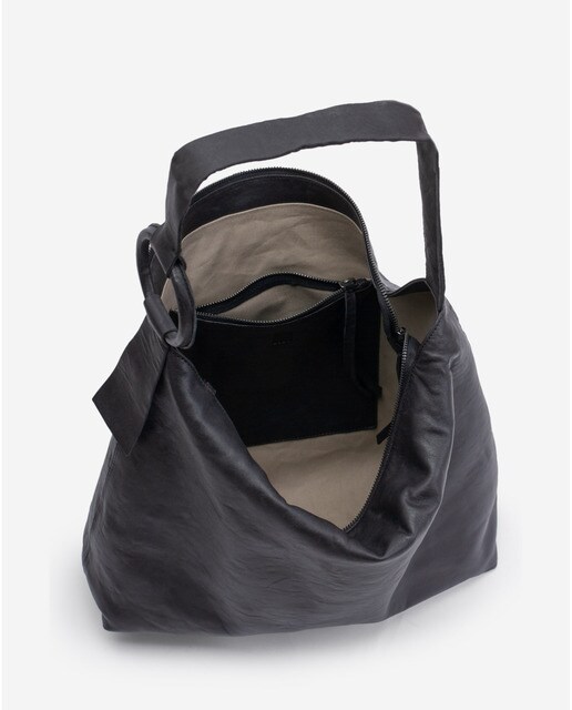 Bolso de hombro grande de piel en color negro · Biba · El Corte Inglés