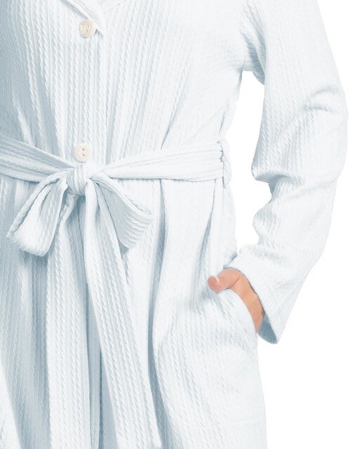 Bata de mujer lencera abotonada con cinturón · Lohe · El Corte Inglés