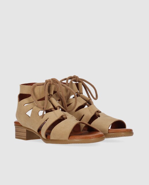 Sandalias de tacón de mujer de piel en color arena con cierre de lazo ·  CHIKA10 · El Corte Inglés