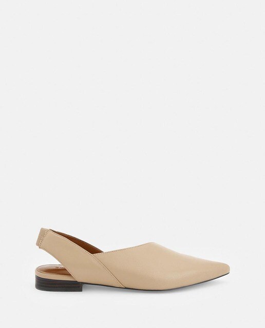 Zapatos planos de mujer destalonados en color natural · Adolfo Dominguez ·  El Corte Inglés