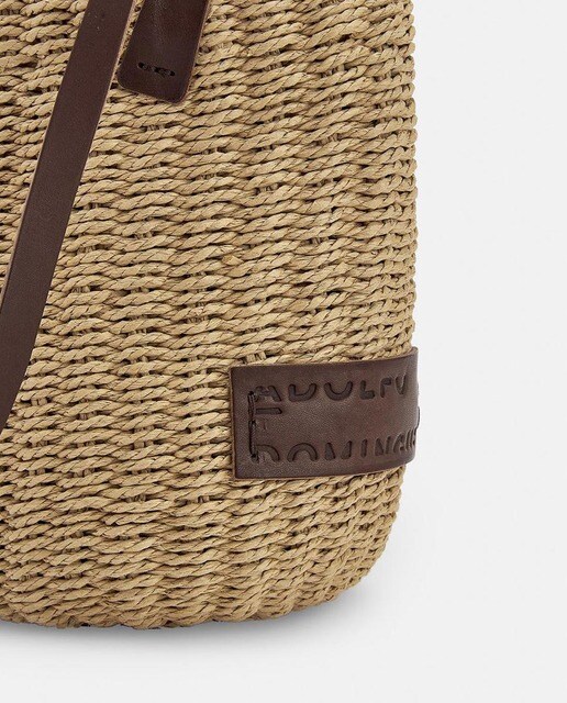 Bolso de hombro Adolfo Domínguez de rafia en color natural con asa de piel  · Adolfo Dominguez · El Corte Inglés
