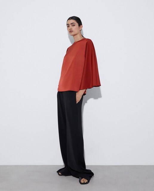 Camisa de mujer lisa en color rojo · Adolfo Dominguez · El Corte Inglés