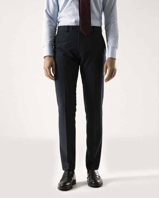 Cómo combinar pantalón azul marino para hombre - Blog Moda Hombre