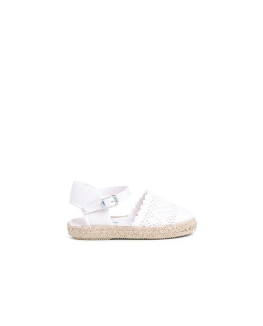 Alpargatas de bebé niña caladas en blanco · Pisamonas · El Corte Inglés