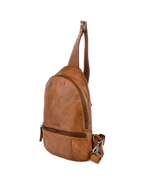 Mochila cruzada de hombre en piel color cuero · Stamp · El Corte Inglés