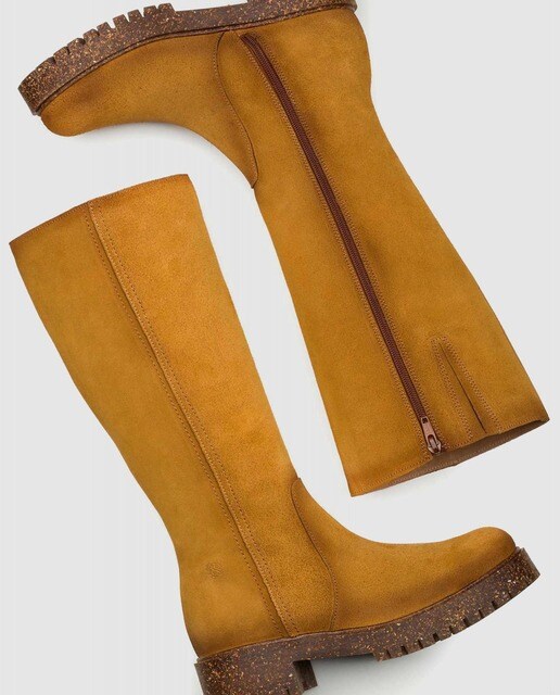 Botas de mujer de serraje en color camel · Yokono · El Corte Inglés