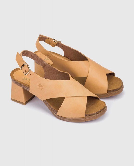 Sandalias de tacón de mujer de piel en beige · Yokono · El Corte Inglés