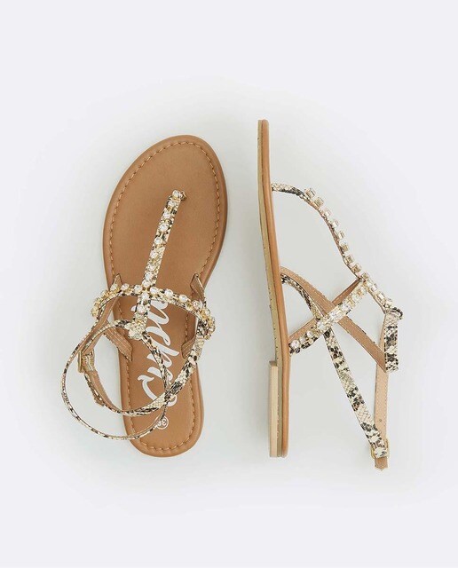 Sandalias de tacón de mujer con tachuelas en beige · Cuplé · El Corte Inglés