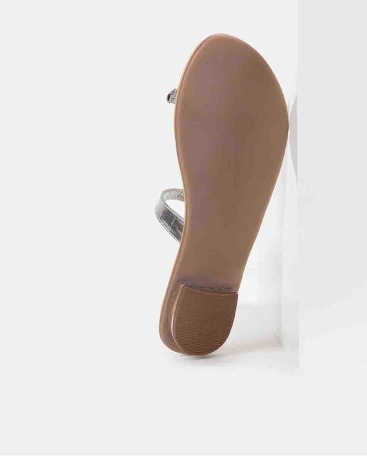 Sandalias planas de mujer Cuple en plata con pedrería · Cuplé · El Corte  Inglés