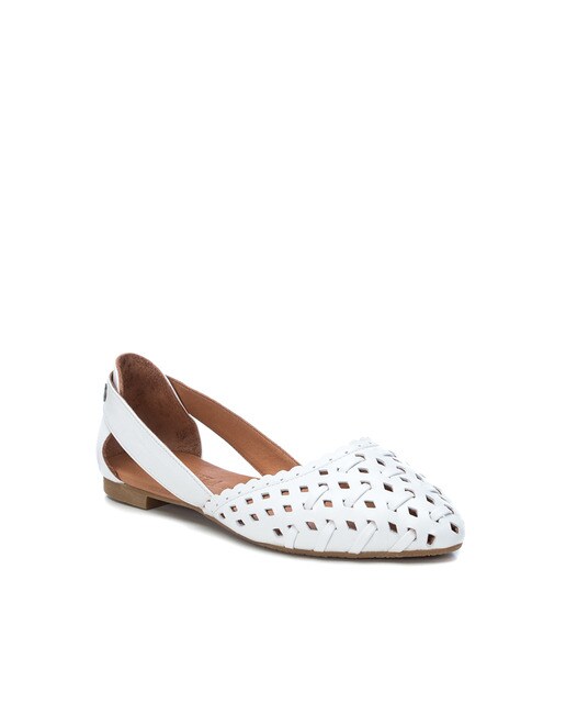 Zapatos planos de mujer de piel color blanco · Carmela · El Corte Inglés