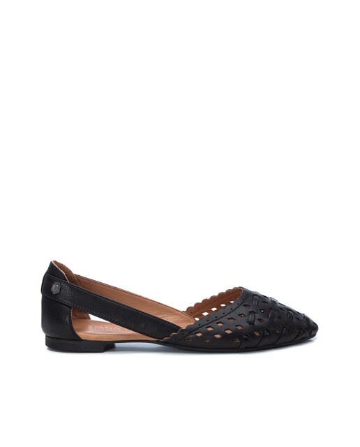 Zapatos planos de mujer de piel color negro · Carmela · El Corte Inglés