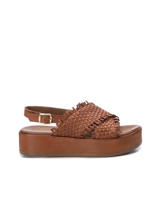 Sandalias de plataforma de mujer de piel color camel con cierre de hebilla  · Carmela · El Corte Inglés