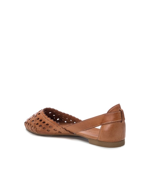 Zapatos planos de mujer de piel color camel · Carmela · El Corte Inglés
