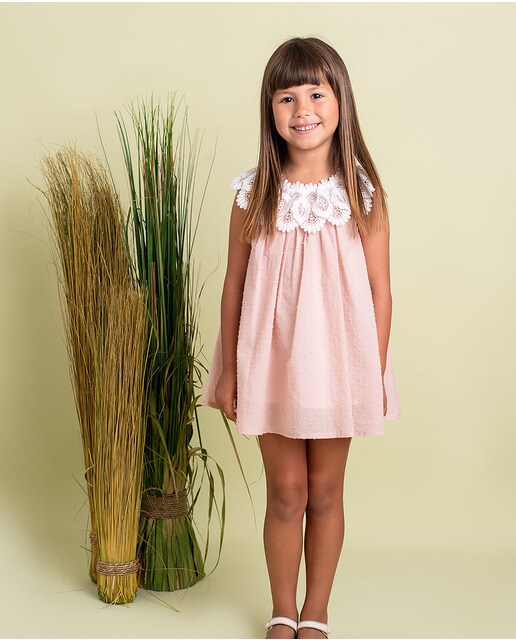 Vestido de niña con entredós ancho hilo en color rosado · FOQUE · El Corte  Inglés