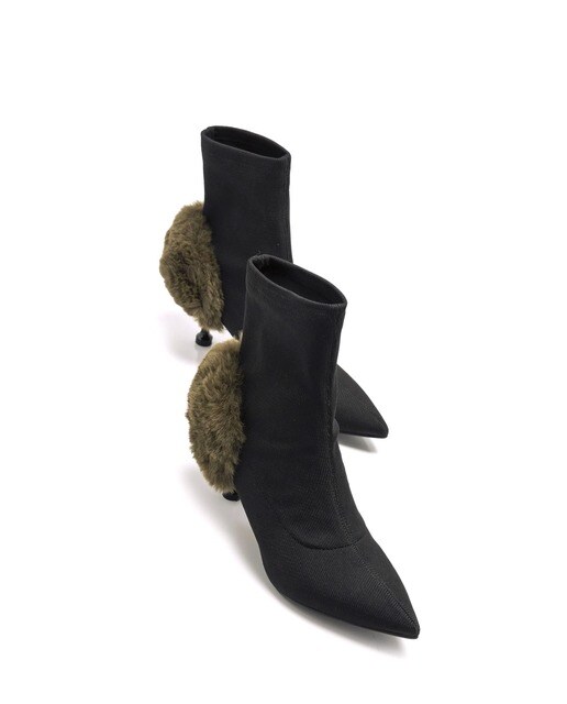 Botines de mujer en tejido elástico de color negro y pompón gris en el  talón · Sixtyseven · El Corte Inglés