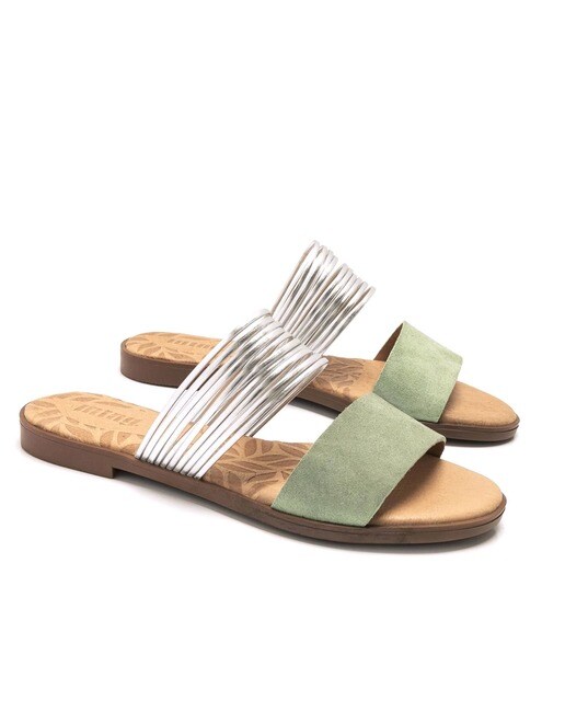 Sandalias planas de mujer en piel color verde y tiras metalizadas · Mustang  · El Corte Inglés