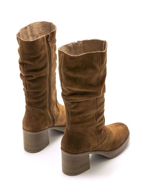 Botas de mujer en serraje color marrón y caña arrugada · Mustang · El Corte  Inglés