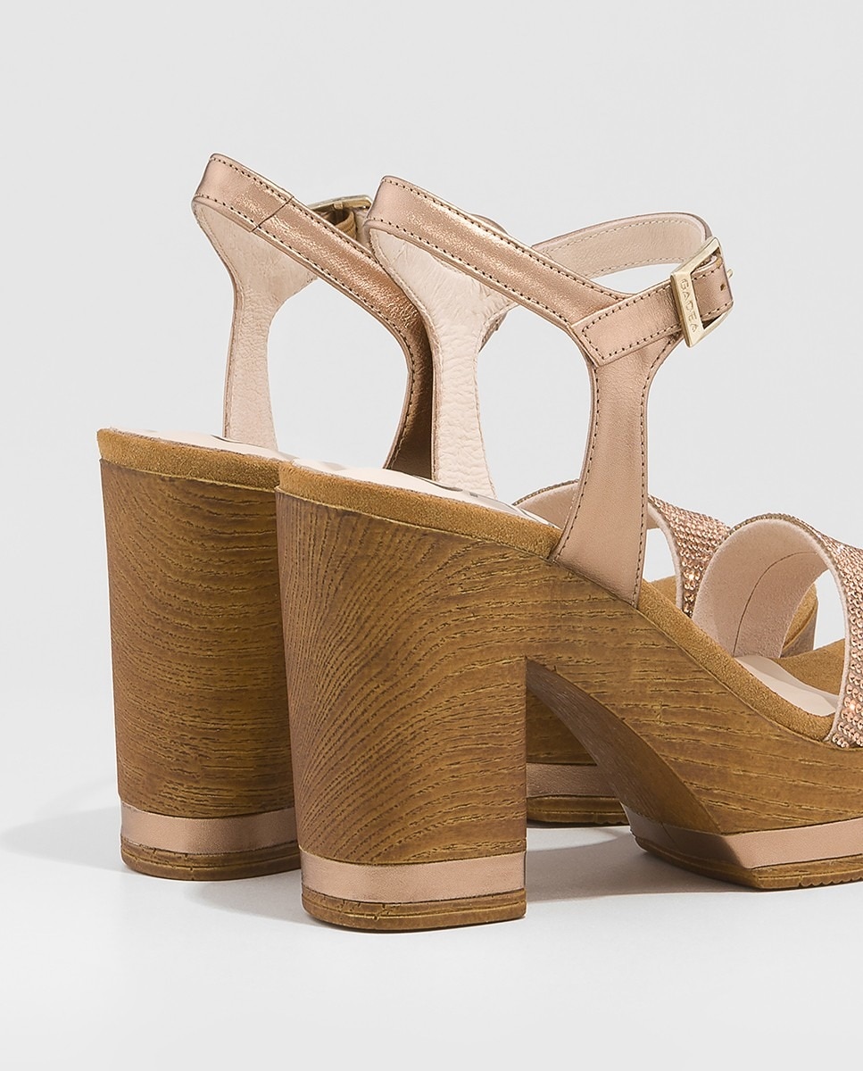 Sandalias de tacón de mujer Gadea de piel metalizada en color oro · Gadea · El Corte Inglés Sandalias de tacón de mujer Gadea de piel metalizada en color oro · Gadea · El Corte Inglés