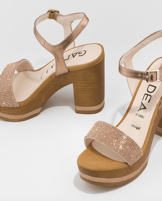 Sandalias de tacón de mujer Gadea de piel metalizada en color oro · Gadea · El Corte Inglés Sandalias de tacón de mujer Gadea de piel metalizada en color oro · Gadea · El Corte Inglés