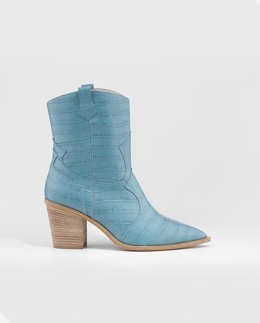 Botines de mujer Lodi de piel estilo cowboy en color azul claro · Lodi · El Corte Inglés Botines de mujer Lodi de piel estilo cowboy en color azul claro · Lodi · El Corte Inglés