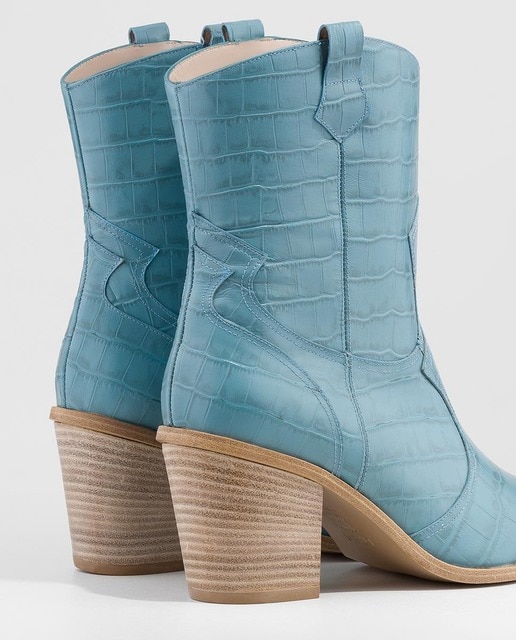 Botines de mujer Lodi de piel estilo cowboy en color azul claro · Lodi · El Corte Inglés Botines de mujer Lodi de piel estilo cowboy en color azul claro · Lodi · El Corte Inglés