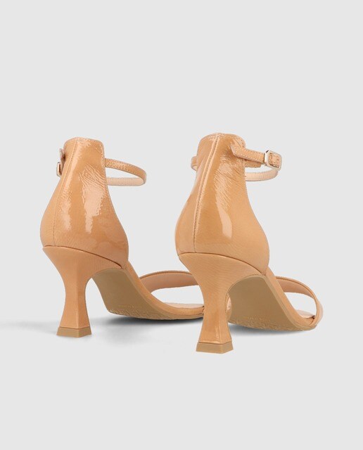 Sandalias de tacón de mujer Lodi en charol de color beige con tacón  geométrico · Lodi · El Corte Inglés