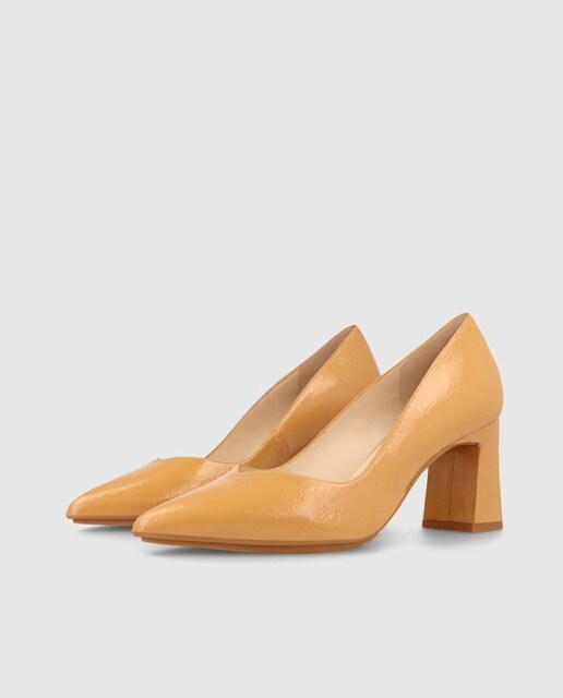 Zapatos de salón de mujer en piel de charol de color camel · Lodi · El  Corte Inglés