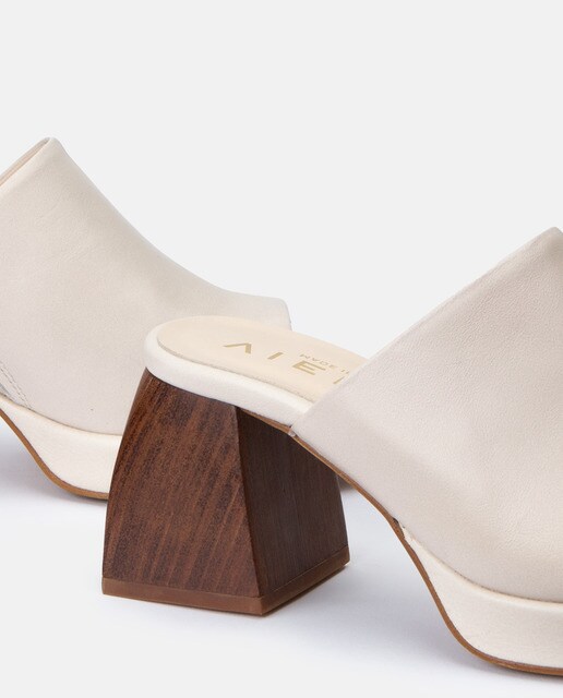 Sandalias de tacón de mujer de piel color beige · Vienty · El Corte Inglés