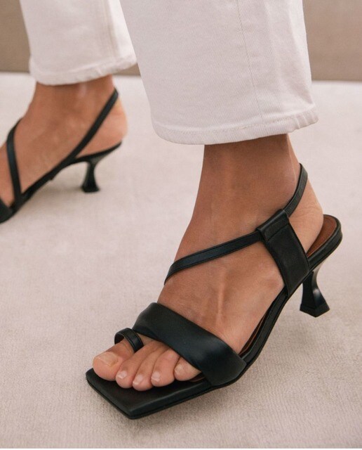 Sandalias de tacón Alohas Asymmetric de cuero en color negro · Alohas · El  Corte Inglés