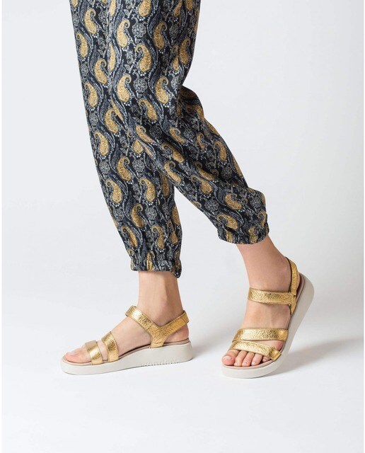 Sandalias planas de mujer de piel color oro · Wonders · El Corte Inglés