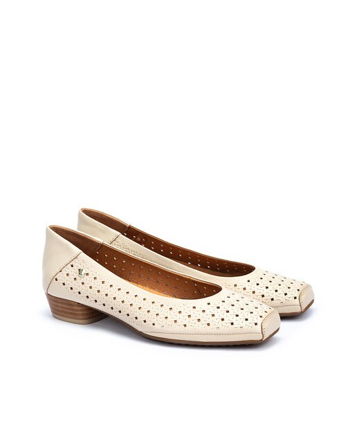 Zapatos Hojarasca en cuero color crudo en Atizz ¡Compra Aquí!