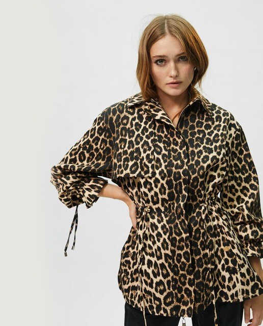 Gabardina de mujer corta con estampado de leopardo · Lola Casademunt · El  Corte Inglés