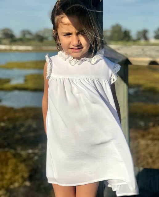 Vestido de niña en crepe georgette blanco con guipur · Levantelier · El Corte  Inglés