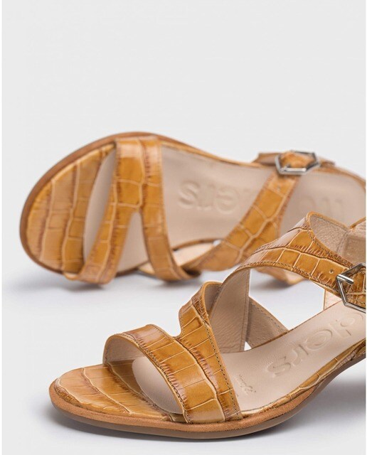 Sandalias de tacón de mujer de piel color marrón · Wonders · El Corte Inglés