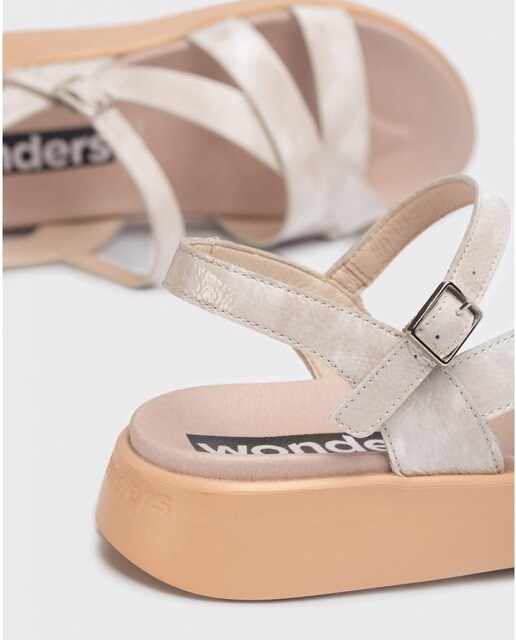 Sandalias planas de mujer de piel color natural · Wonders · El Corte Inglés