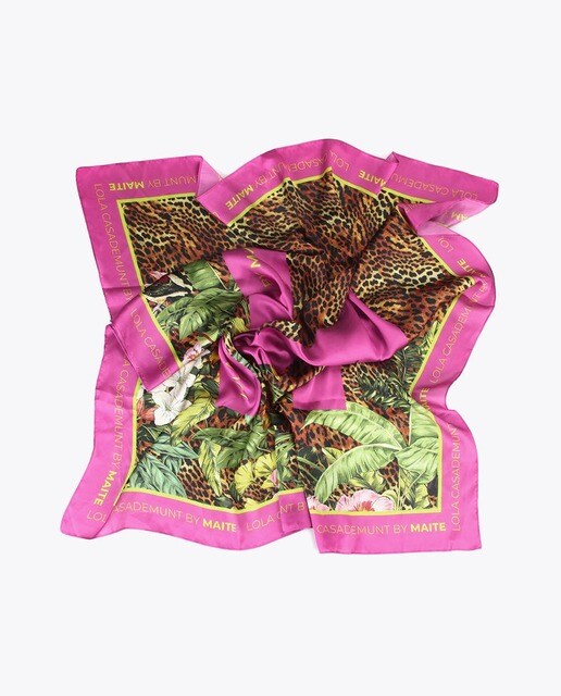 Pañuelo Lola Casademunt estampado en fucsia · Lola Casademunt · El Corte  Inglés