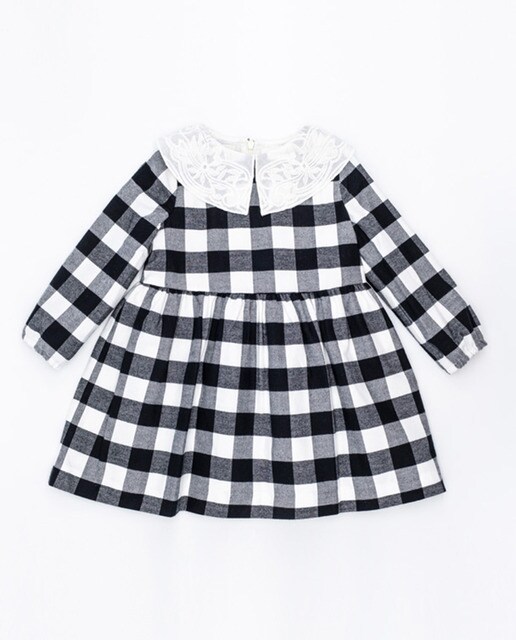 Vestido de niña a cuadros blanco y negro con cuello bordado · Fina Ejerique  · El Corte Inglés