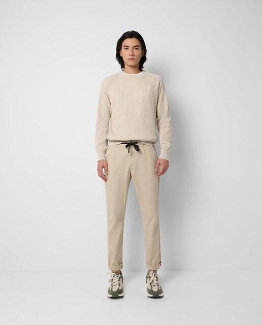 Pantalón jogger de hombre regular en color beige · Scalpers · El Corte  Inglés