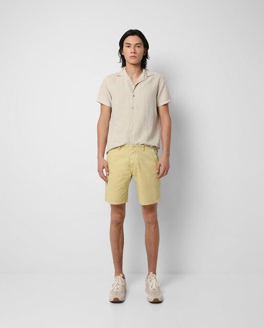 Bermuda de hombre lisa en color mostaza · Scalpers · El Corte Inglés