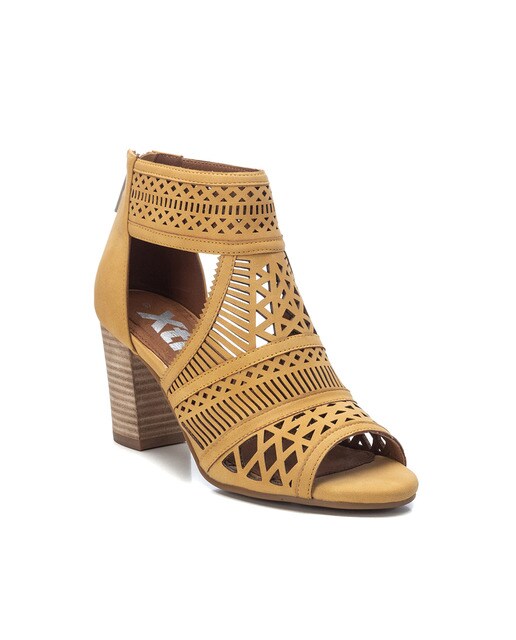 Sandalias de tacón de mujer abotinadas color amarillo con cremallera · Xti  · El Corte Inglés