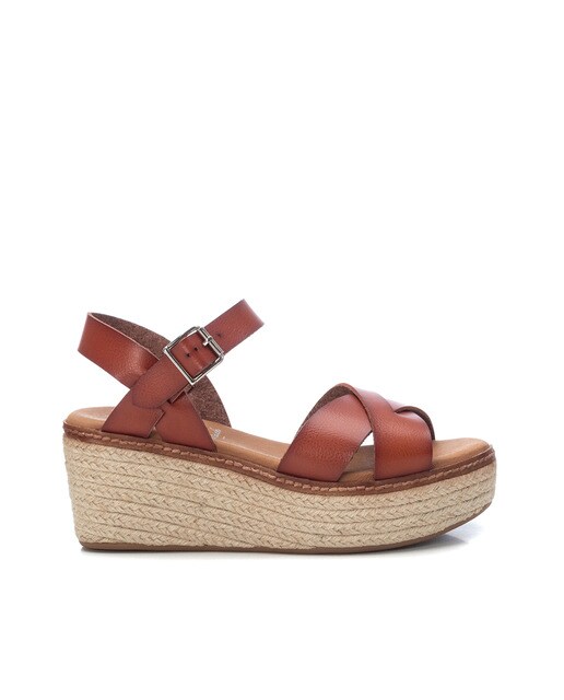 Sandalias de cuña de mujer color camel con cierre de hebilla · Xti · El  Corte Inglés